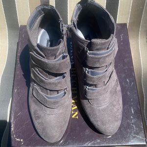 Dana Buchman sz 7 wedge boots